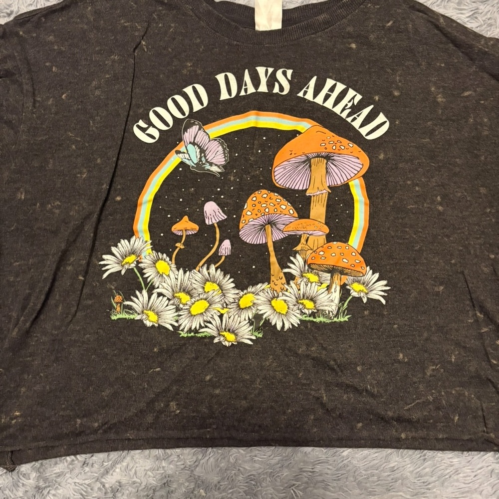 Cropped Graphic Tee with Mushroom and Daisy Design